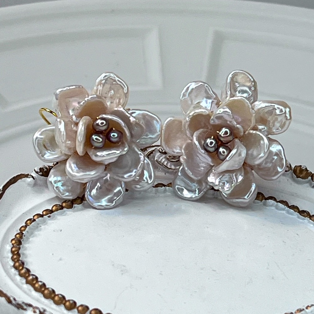 🌺🌺 Handmade Premium Double Layer Keshi Pearl Flower 🌺 Hoop Earrings